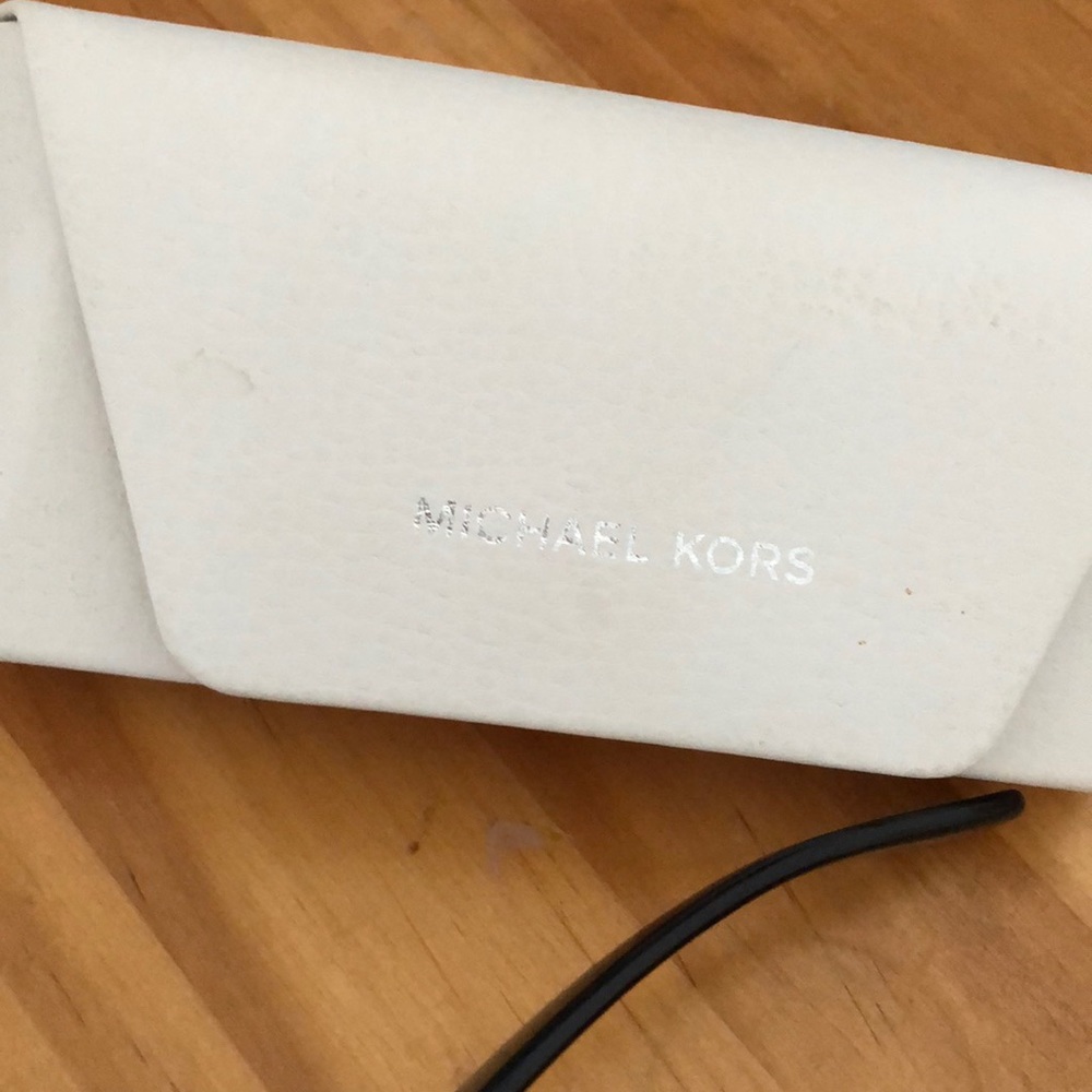 Micheal kors sunglasses - Picture 3 of 3